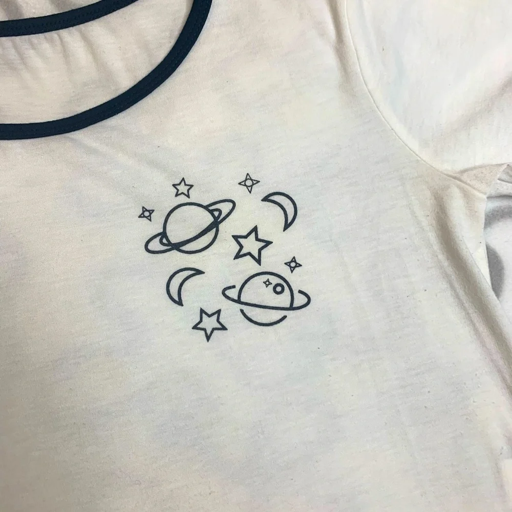 White crop top with design. - Picture 2 of 2